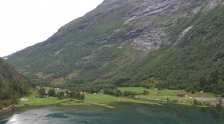 Einfahrt in den Hellesylt Fjord